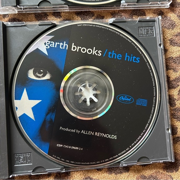 Garth Brooks CD Lot: The Hits (1994) & The Chase (1992) 🎶 - Picture 9 of 10